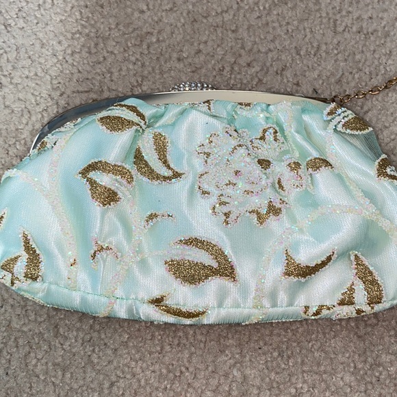 Green and gold purse - Picture 1 of 5